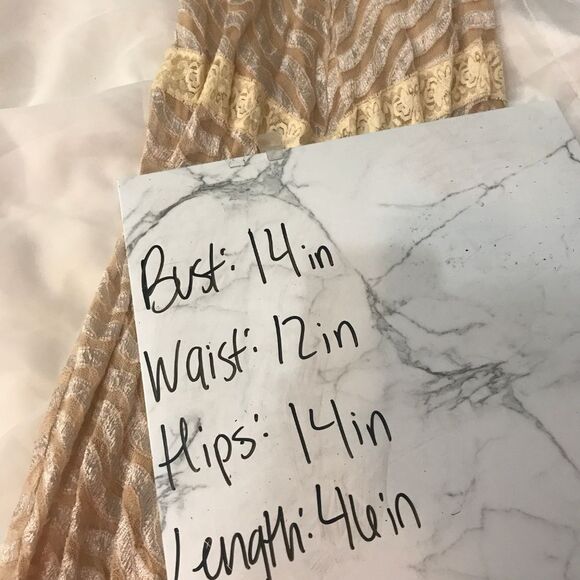 NWT Sleeveless lacey women's dress - Picture 4 of 4